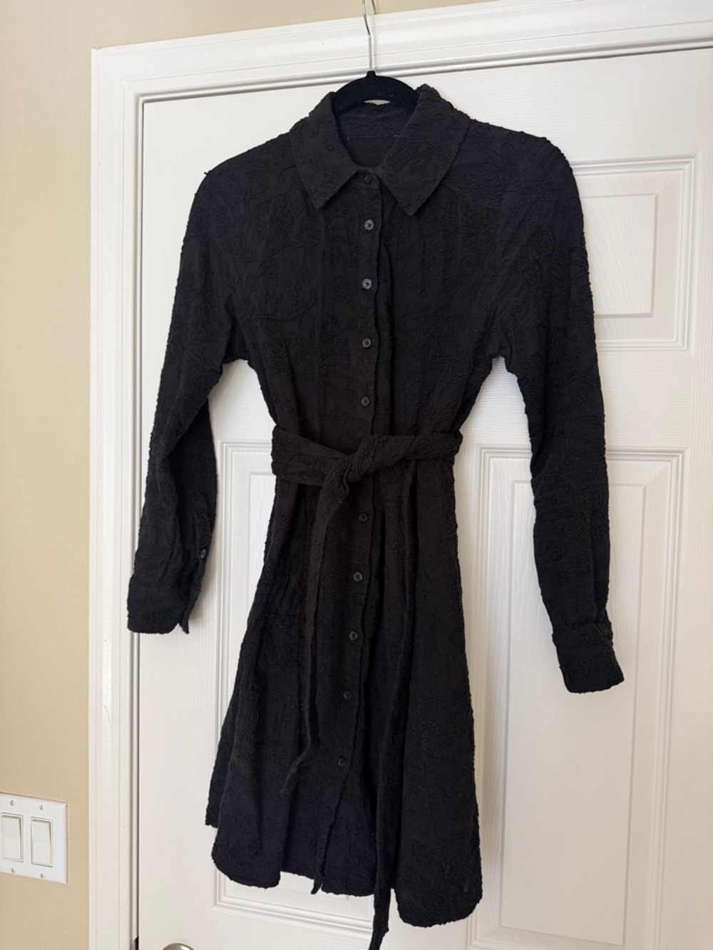 Zara Black Long-Sleeve Button Shirt Dress stunning floral detail with Tie Belt